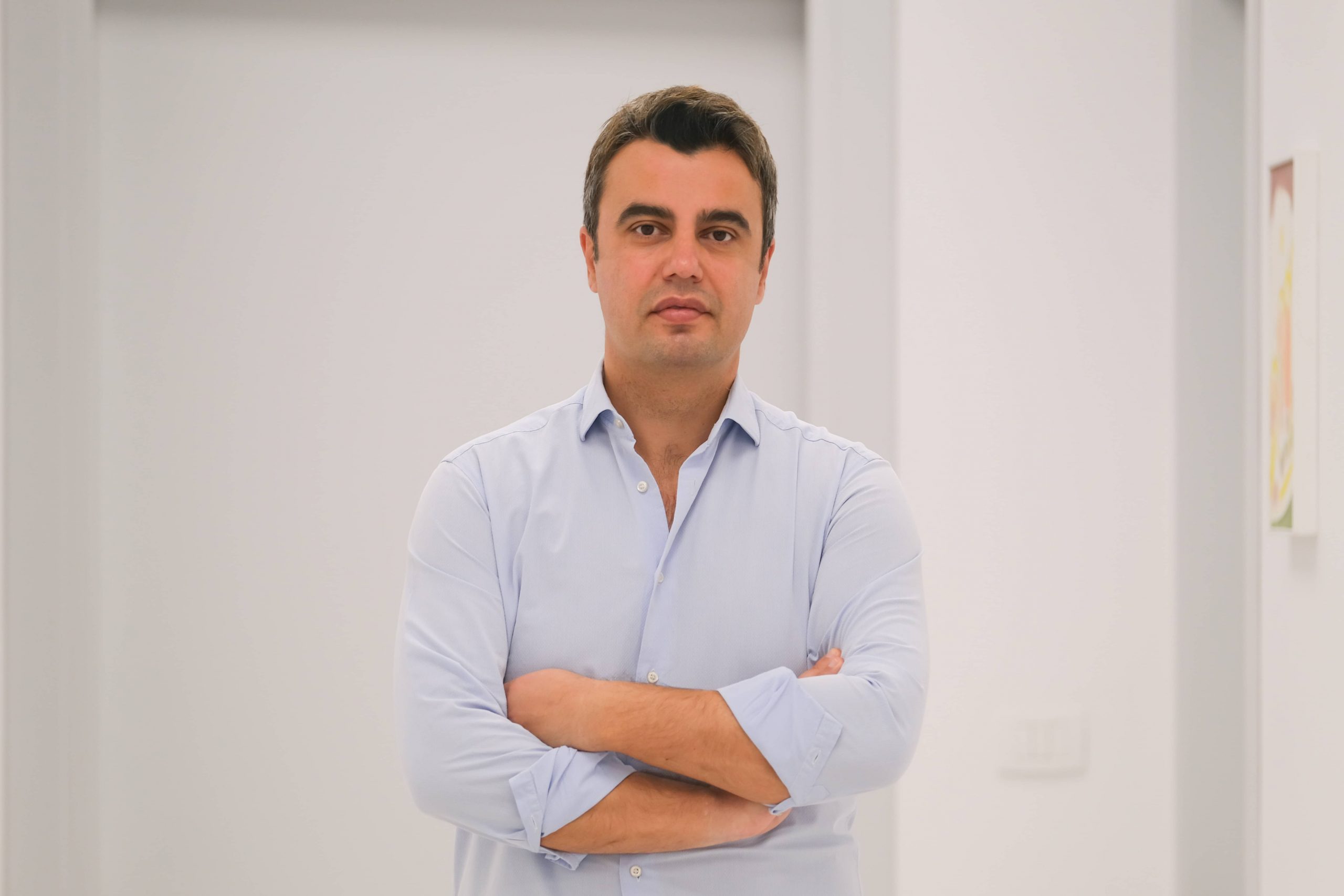Dr Roven Sinani